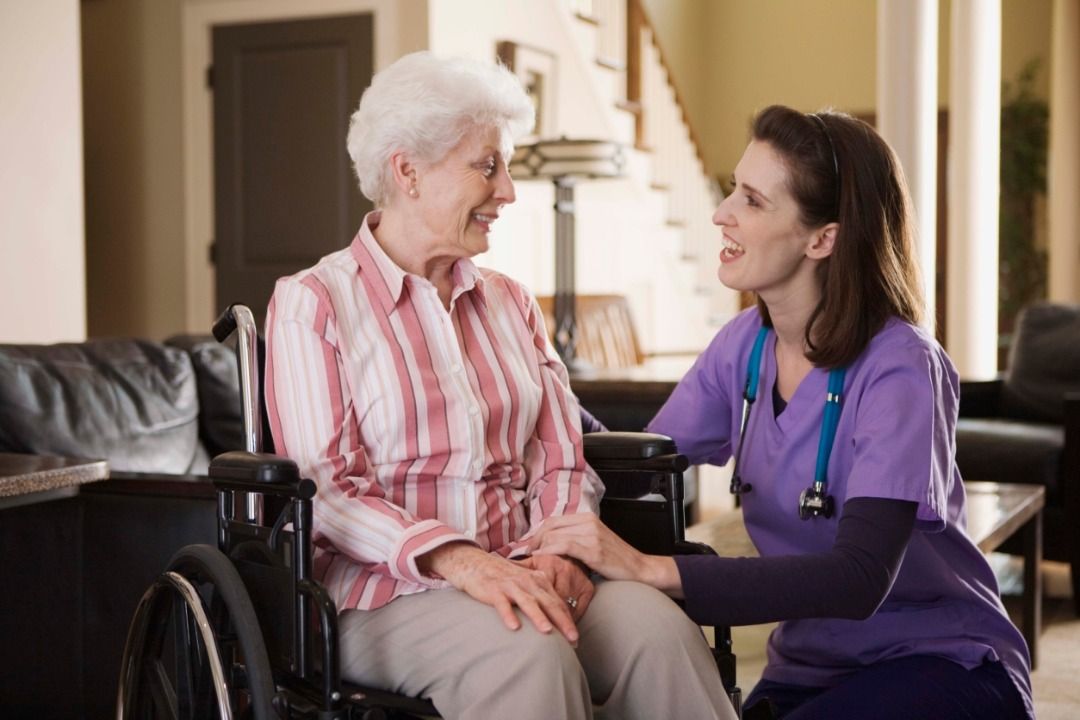 خدمات پرستاری در منزل - پرستار سالمند